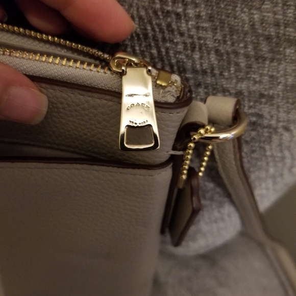 Coach Crossbody- leather - Picture 4 of 5